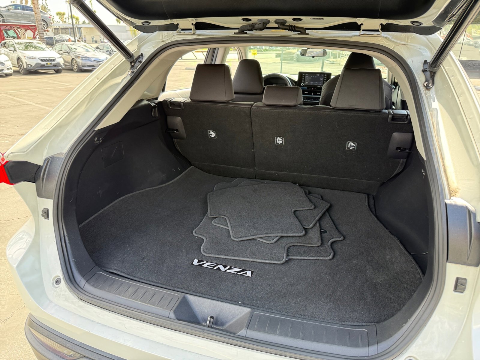 Used 2021 Toyota Venza LE image 20