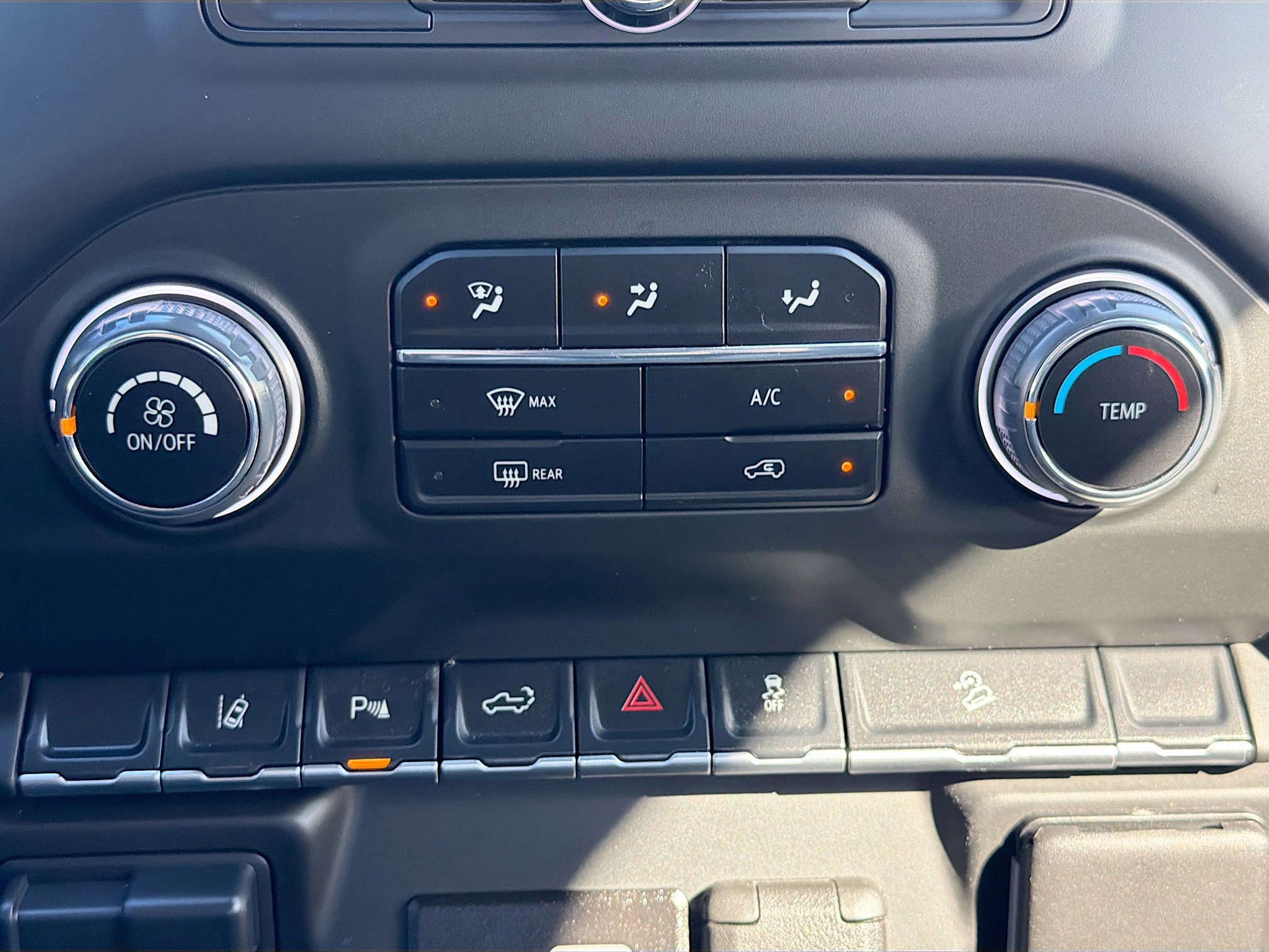 Used 2025 Chevrolet Silverado 2500 Custom w/ Custom Value Package image 32