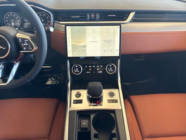 New 2024 Jaguar XF R-Dynamic SE AWD/4WD image 15