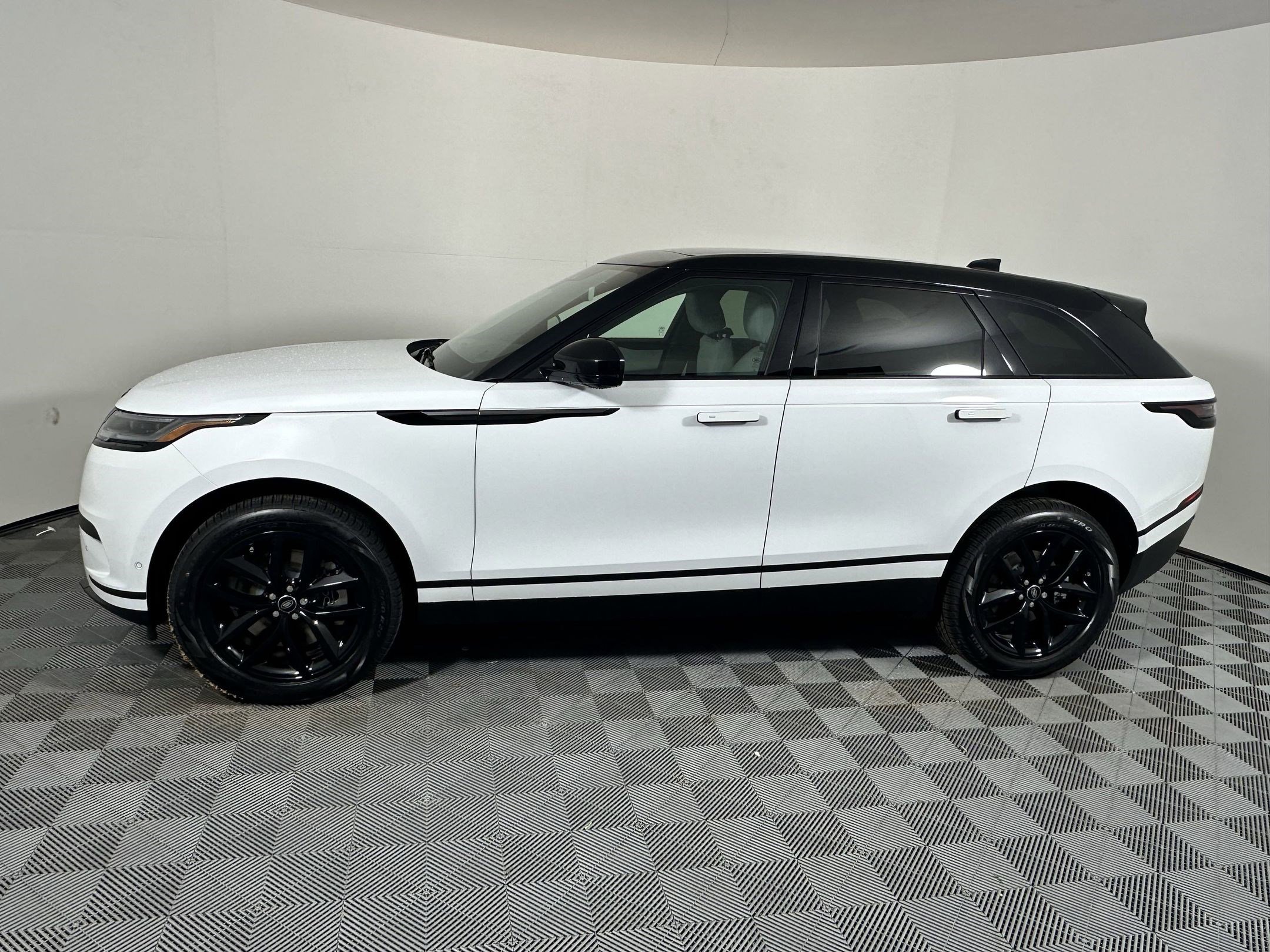 New 2026 Land Rover Range Rover Velar S image 2