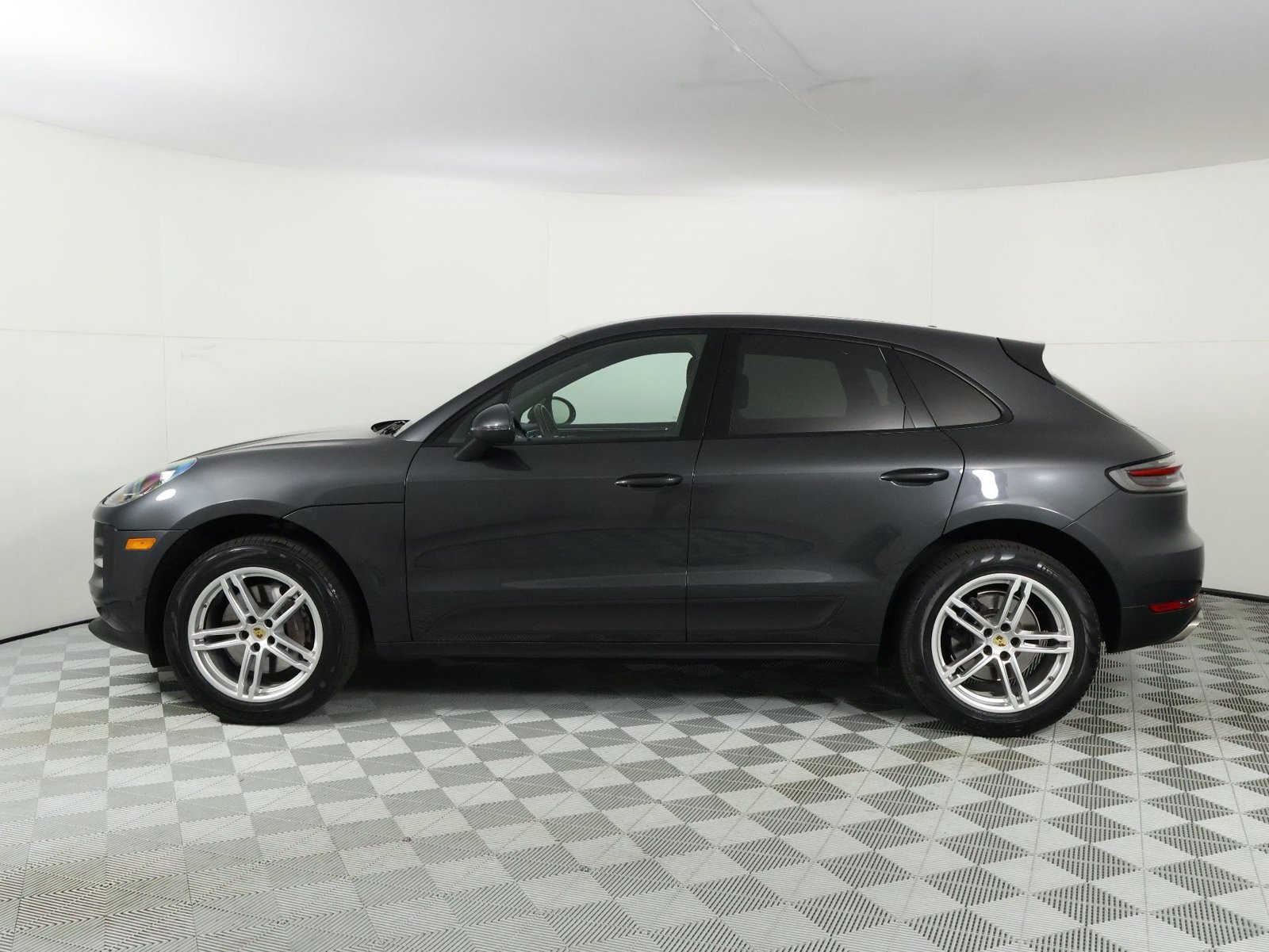 Certified 2021 Porsche Macan AWD/4WD image 2