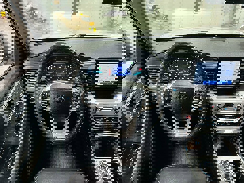 Used 2022 Ford Explorer XLT w/ Equipment Group 202A image 17