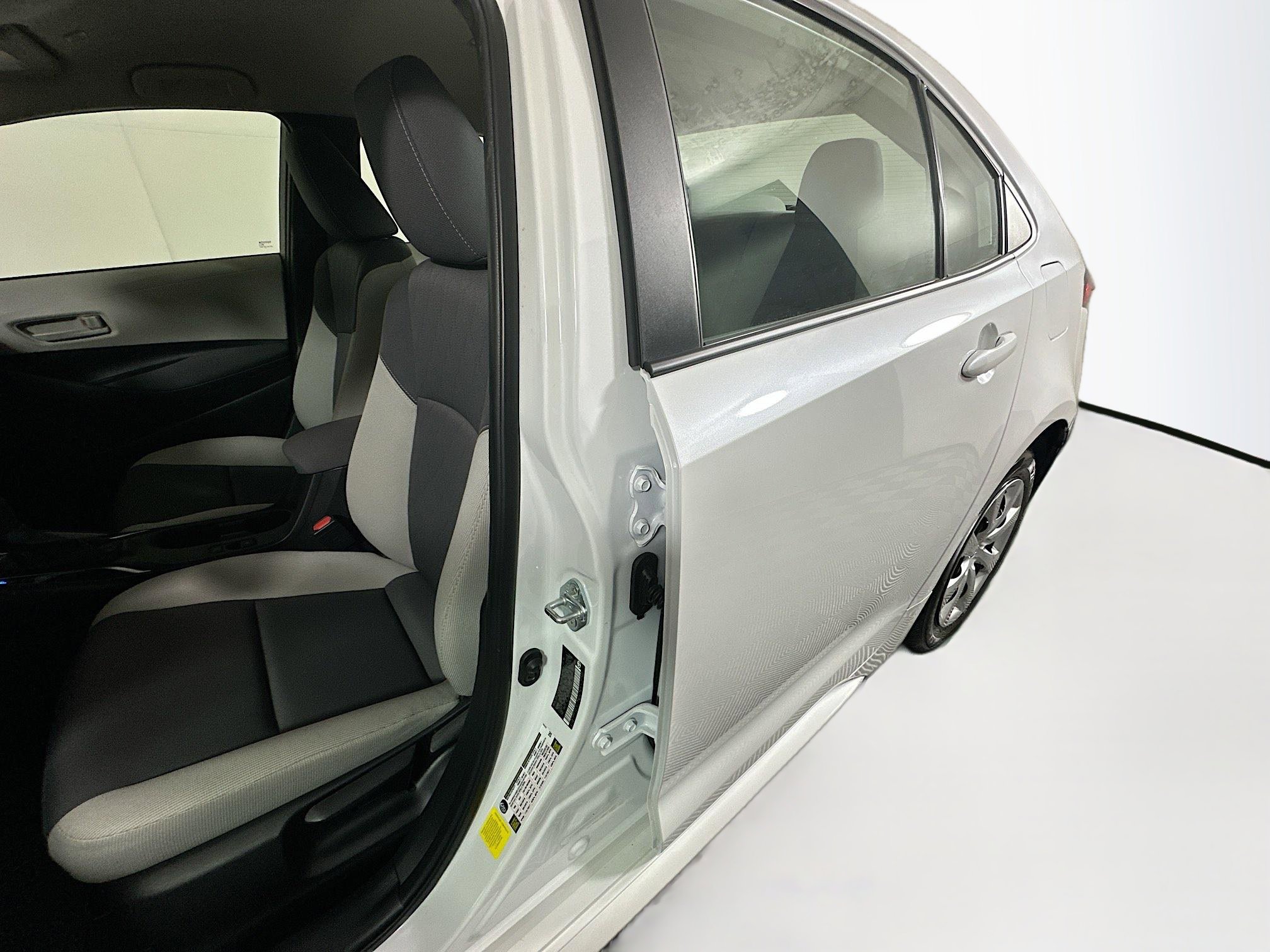 Used 2025 Toyota Corolla LE FWD image 12