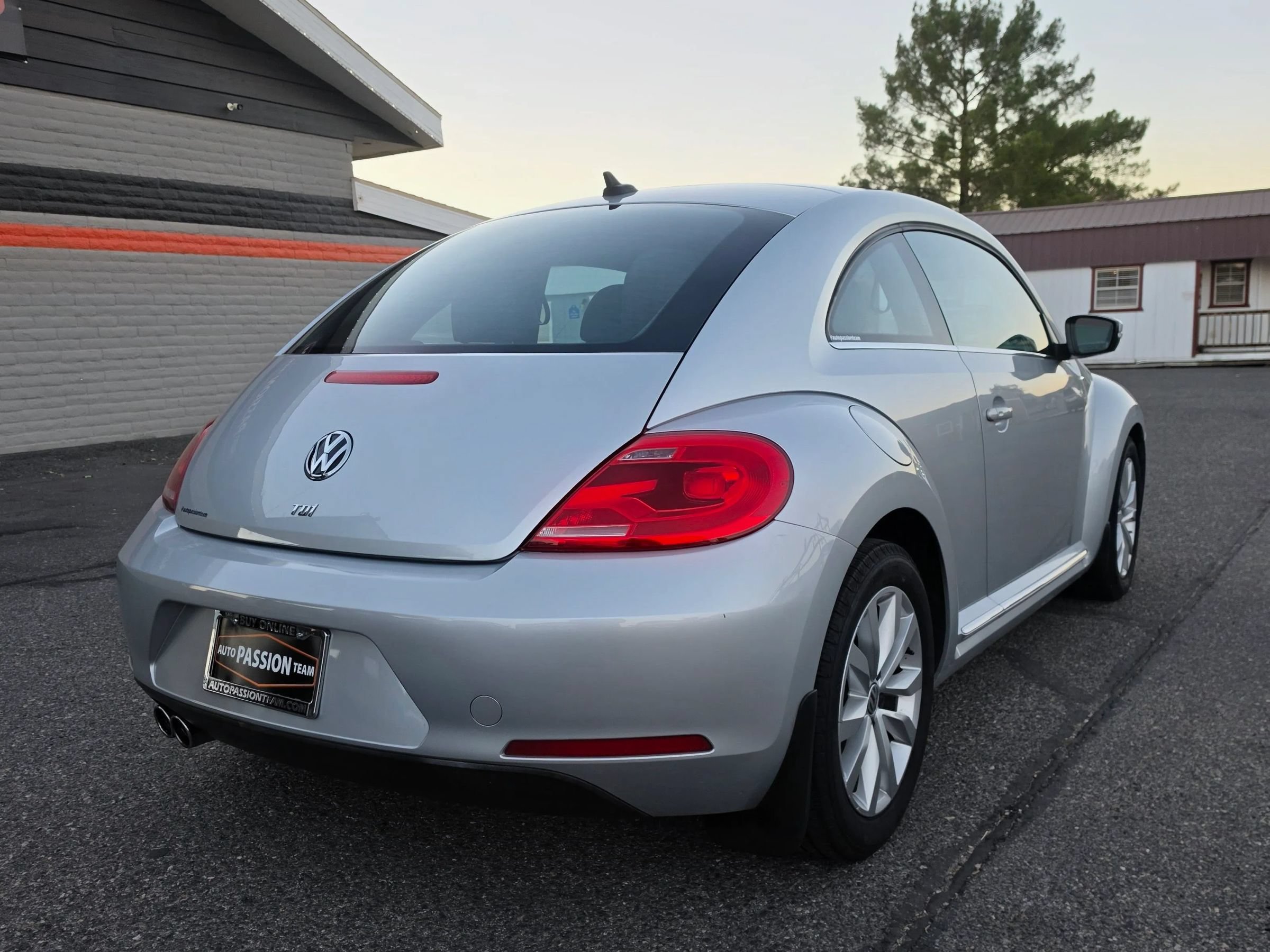 Used 2013 Volkswagen Beetle TDI FWD image 5