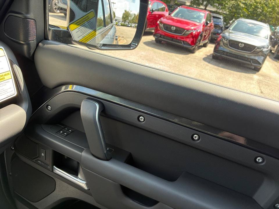 New 2026 Land Rover Defender 110 X-Dynamic SE AWD/4WD image 31