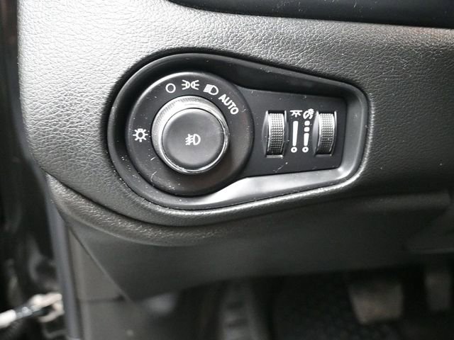 Used 2020 Jeep Renegade Altitude AWD/4WD image 32