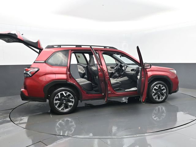 Used 2025 Subaru Forester Premium image 31