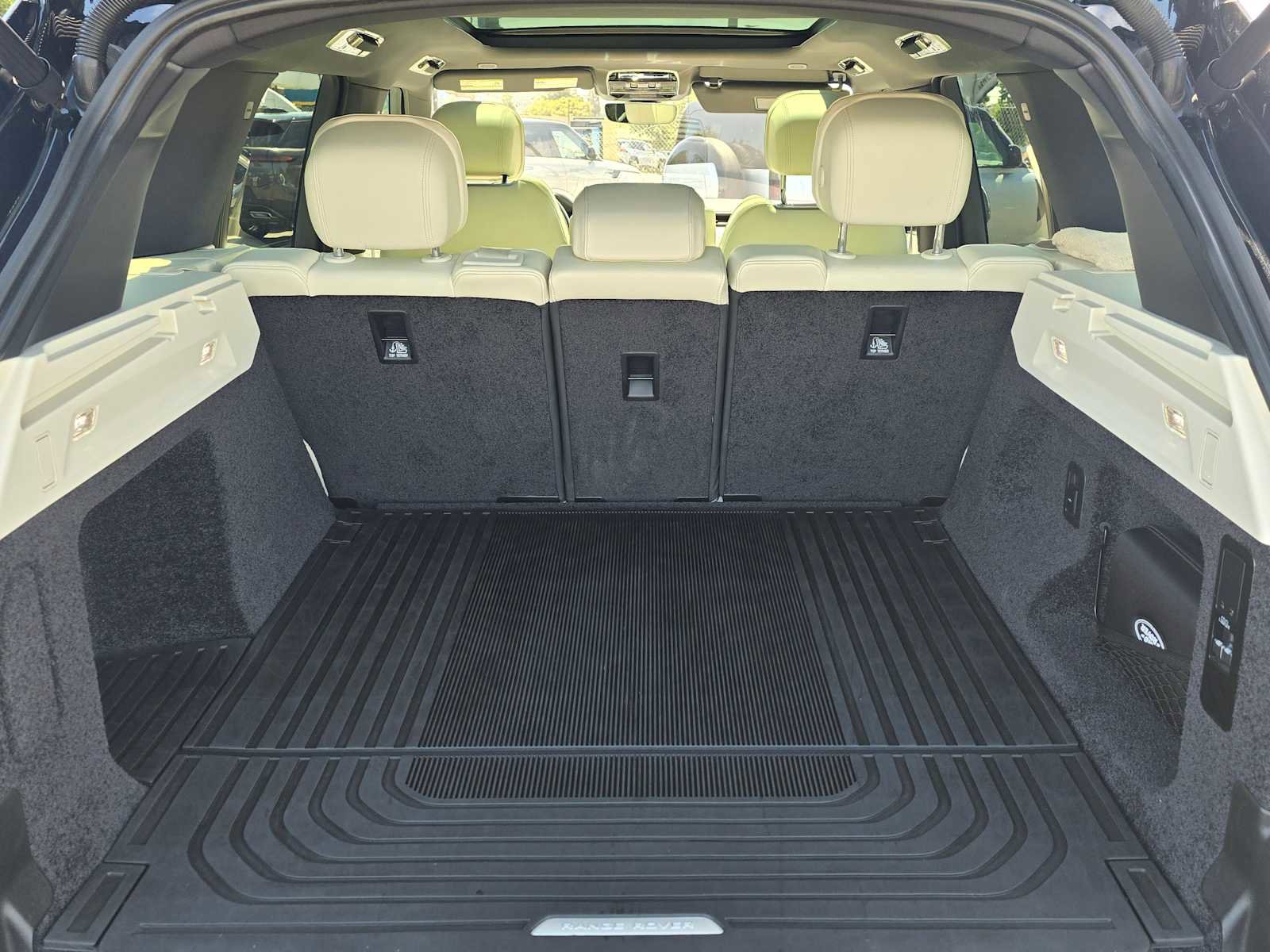 Used 2023 Land Rover Range Rover SE image 17
