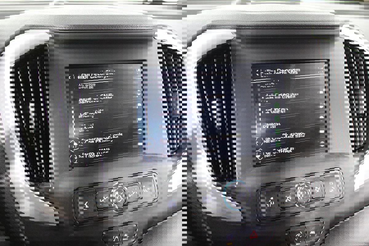 Used 2023 GMC Terrain SLE w/ Driver Convenience Package image 18