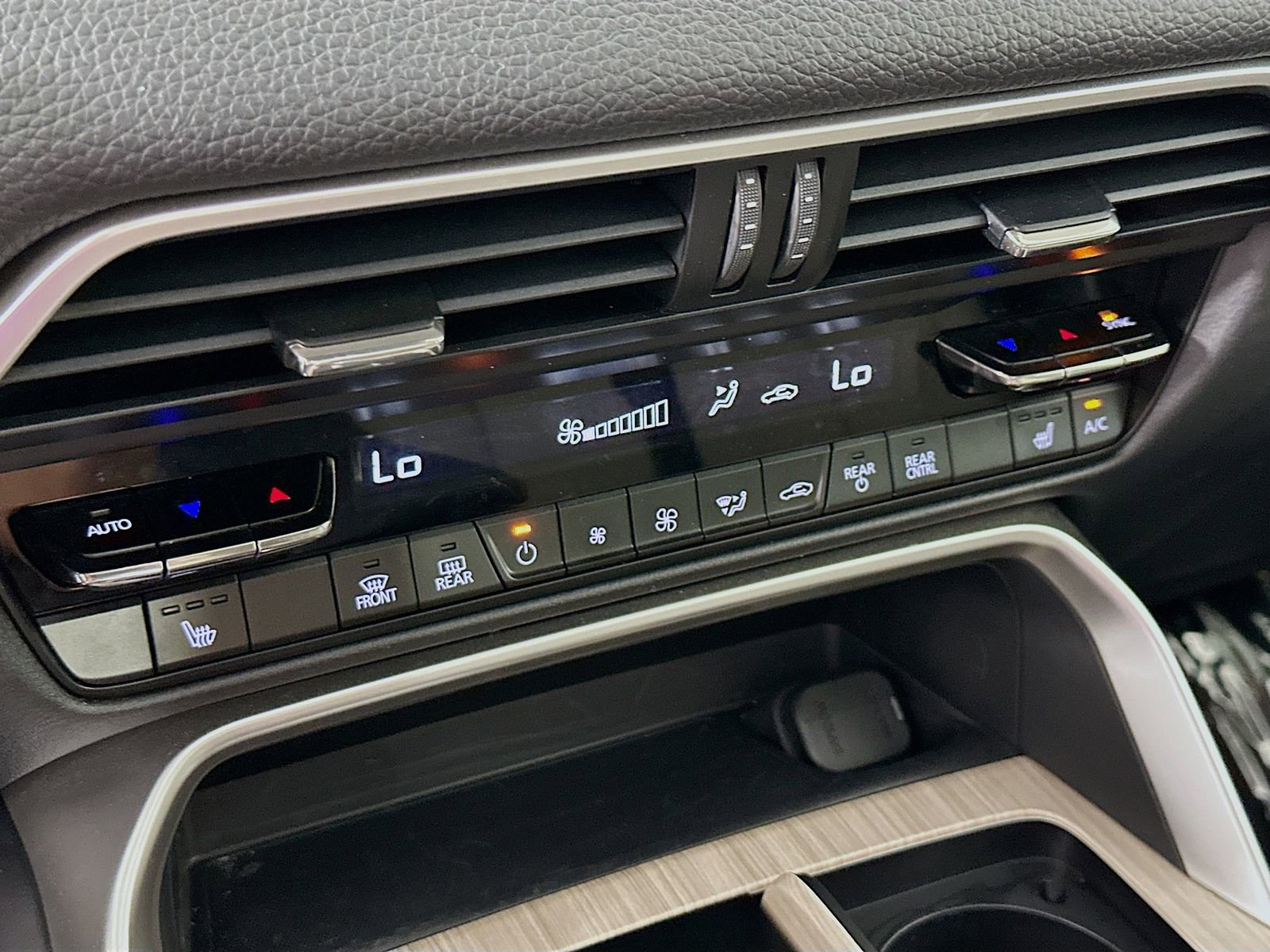 Certified 2024 MAZDA CX-90 Plug-In Hybrid w/ Preferred AWD/4WD image 16