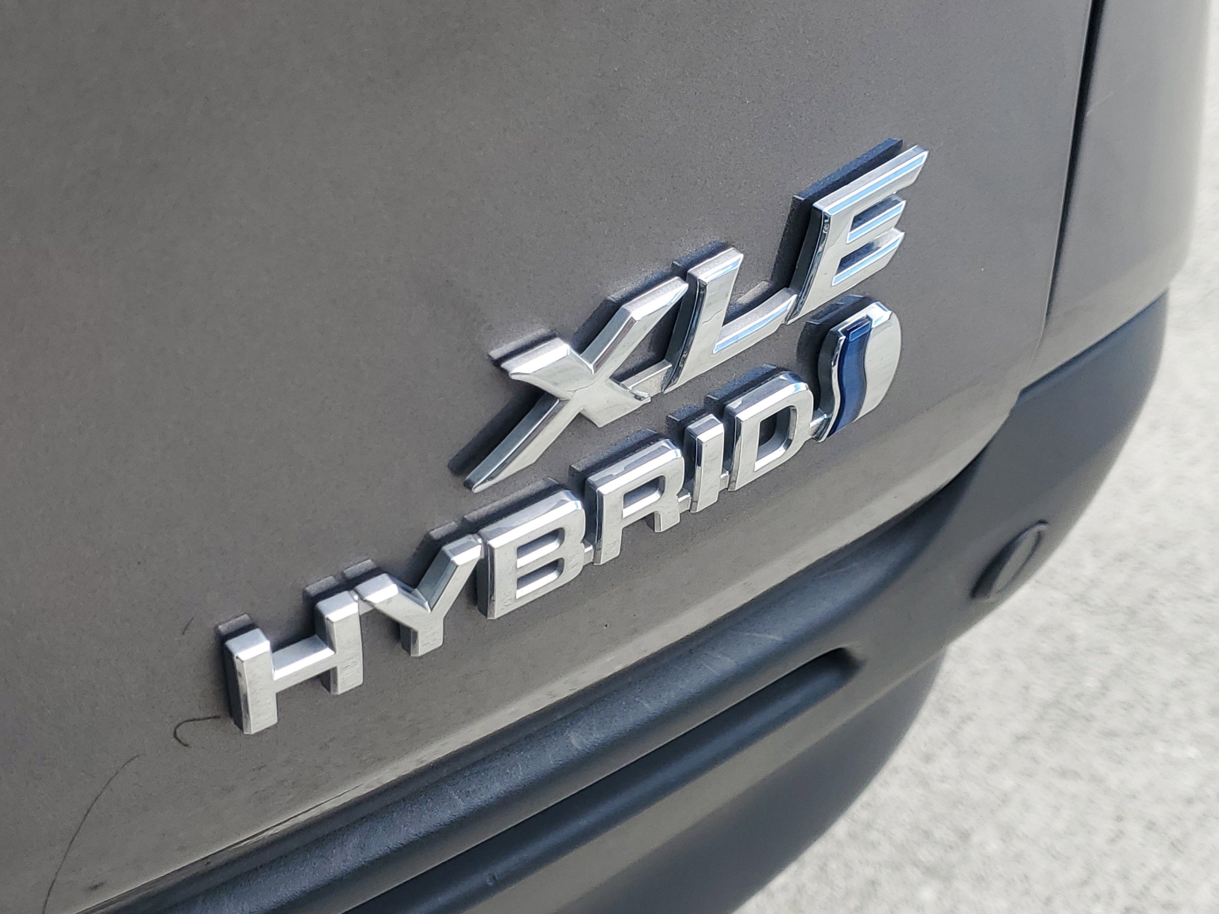 Used 2023 Toyota Sienna XLE image 9