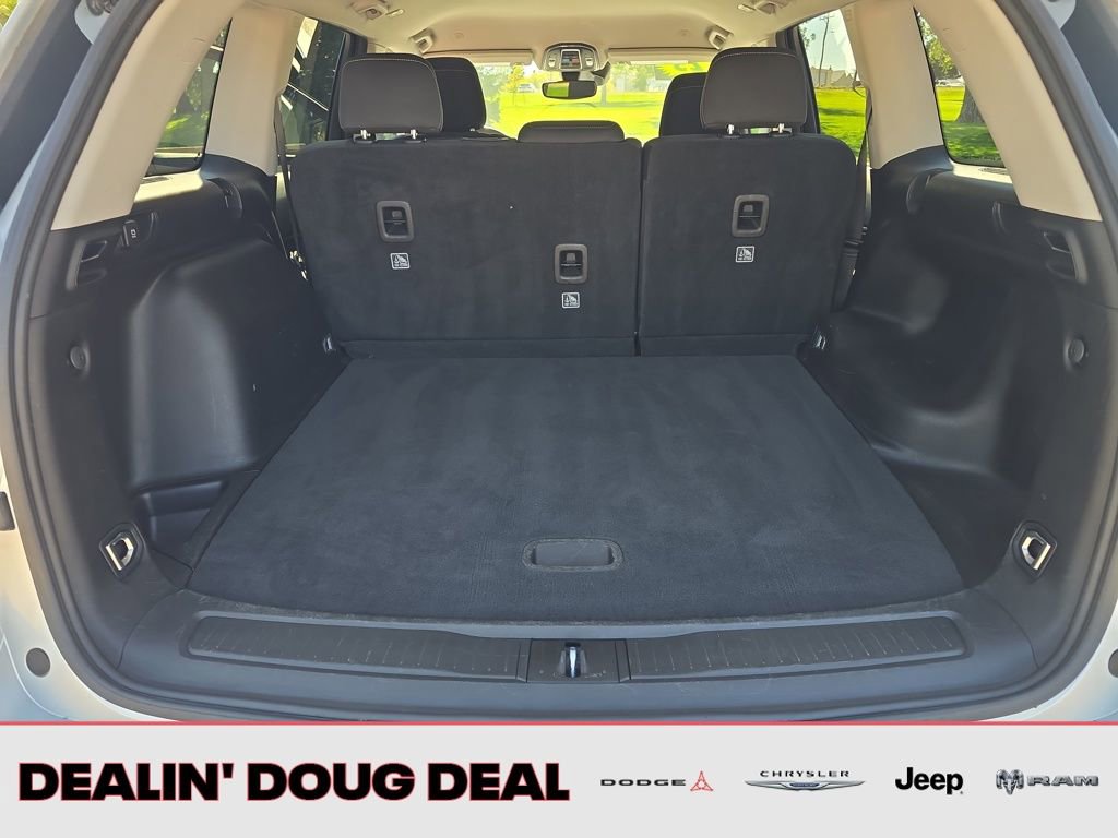 Used 2023 Jeep Grand Cherokee Laredo image 23