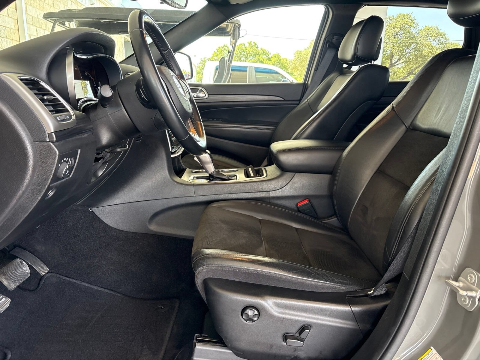 Used 2021 Jeep Grand Cherokee Laredo X RWD image 13