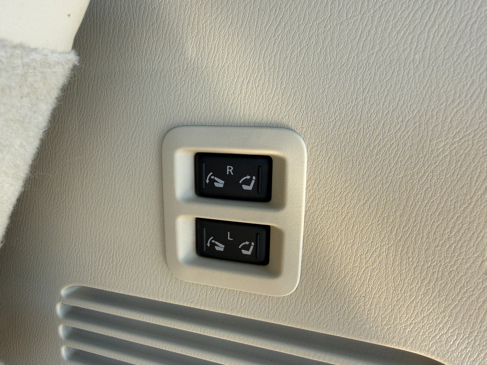 Used 2013 INFINITI QX56 4WD w/ Theater Pkg image 14