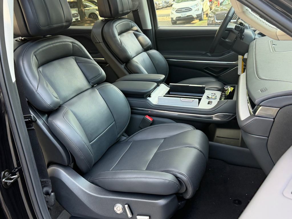 New 2026 Lincoln Navigator L Reserve AWD/4WD image 8