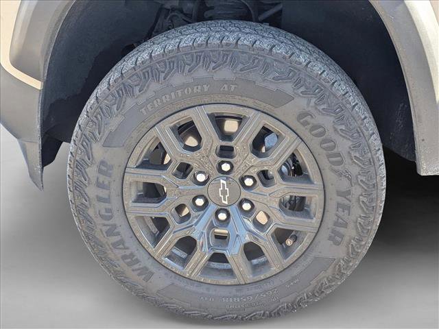 Used 2023 Chevrolet Colorado Trail Boss w/ Technology Package AWD/4WD image 10