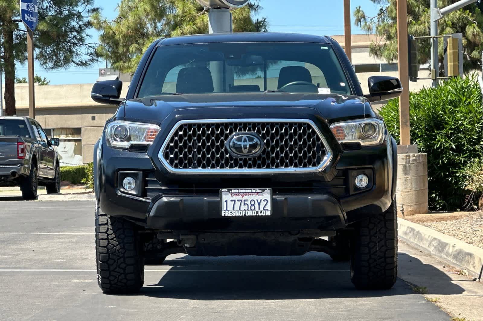 Used 2018 Toyota Tacoma TRD Off-Road AWD/4WD image 11