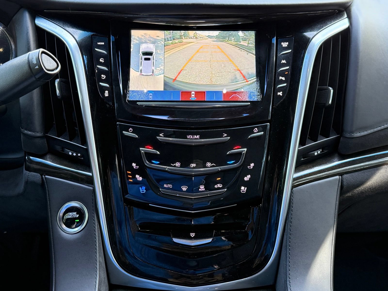 Used 2019 Cadillac Escalade Platinum RWD image 31