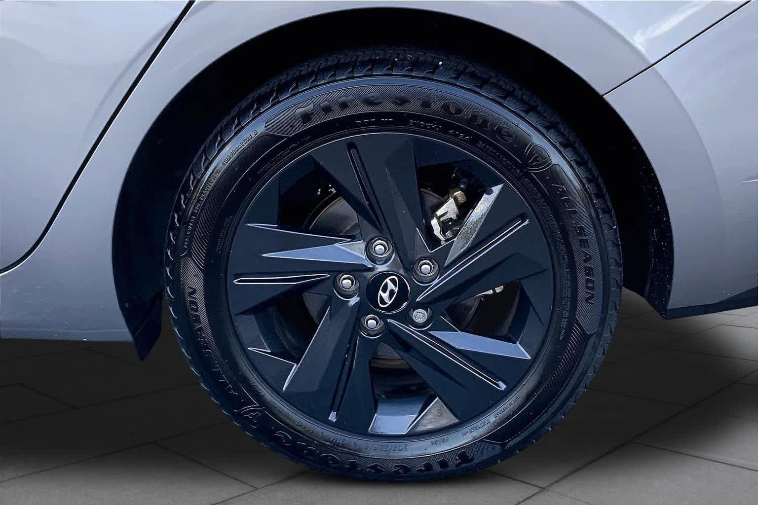 Used 2022 Hyundai Elantra SEL w/ Convenience Package FWD image 11