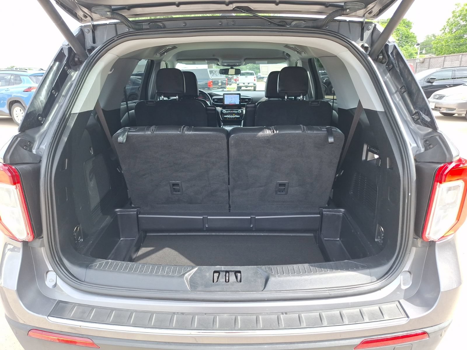 Used 2022 Ford Explorer Limited w/ Equipment Group 301A RWD image 35