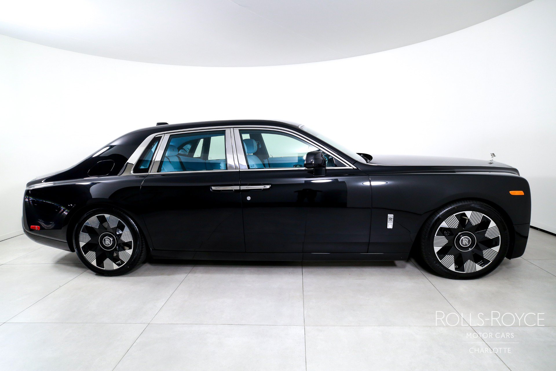 New 2027 Rolls-Royce Phantom Sedan RWD image 10