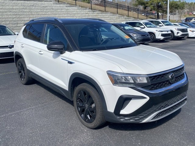 Used 2023 Volkswagen Taos SE image 1