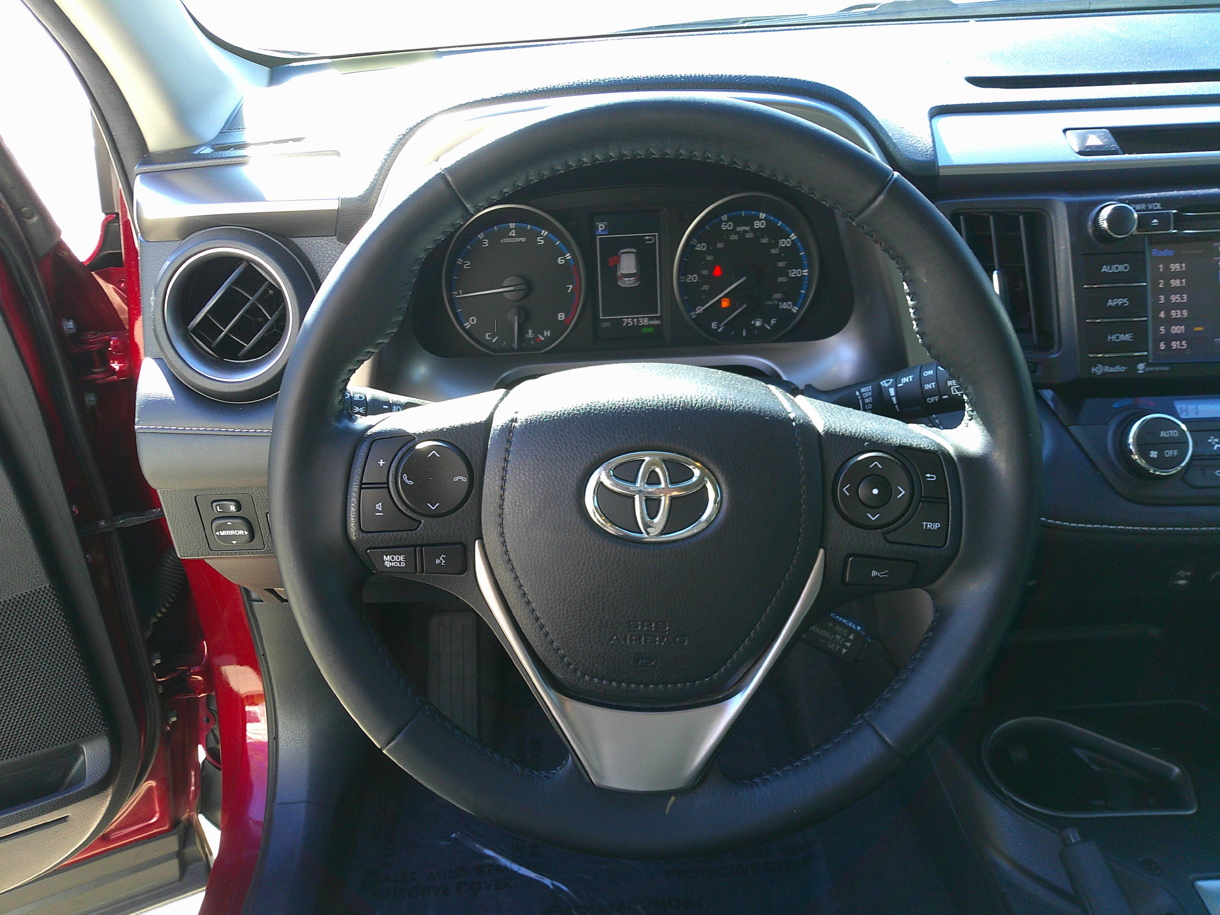 Used 2018 Toyota RAV4 XLE image 19