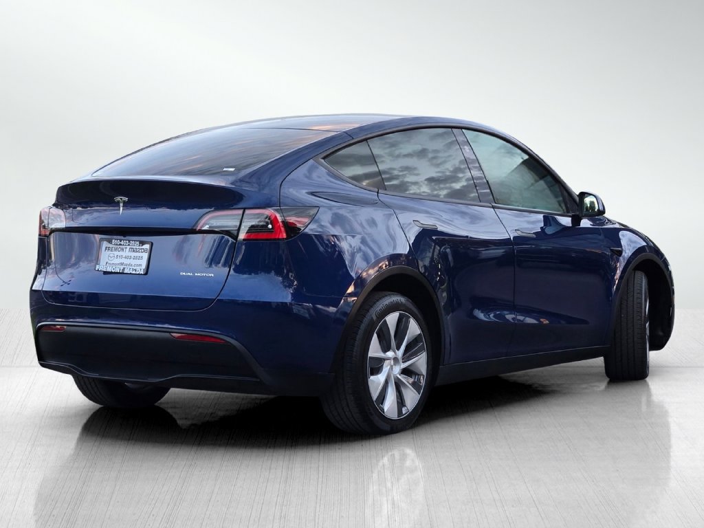 Used 2024 Tesla Model Y Long Range AWD/4WD image 4