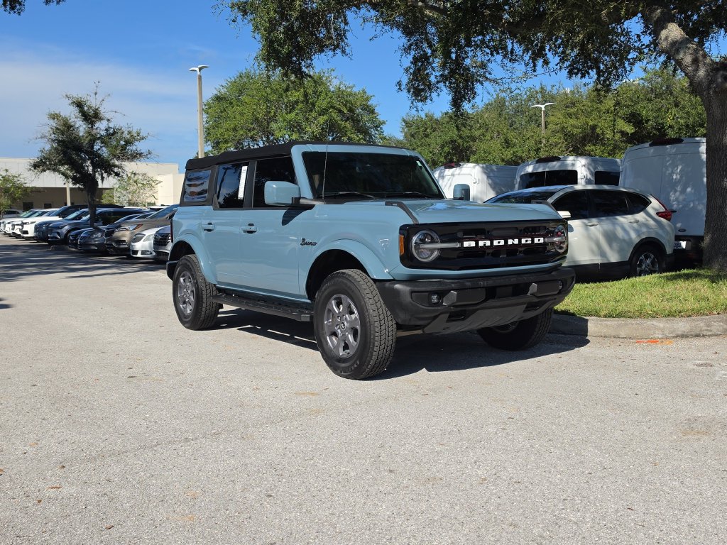 Used 2023 Ford Bronco Outer Banks AWD/4WD image 2