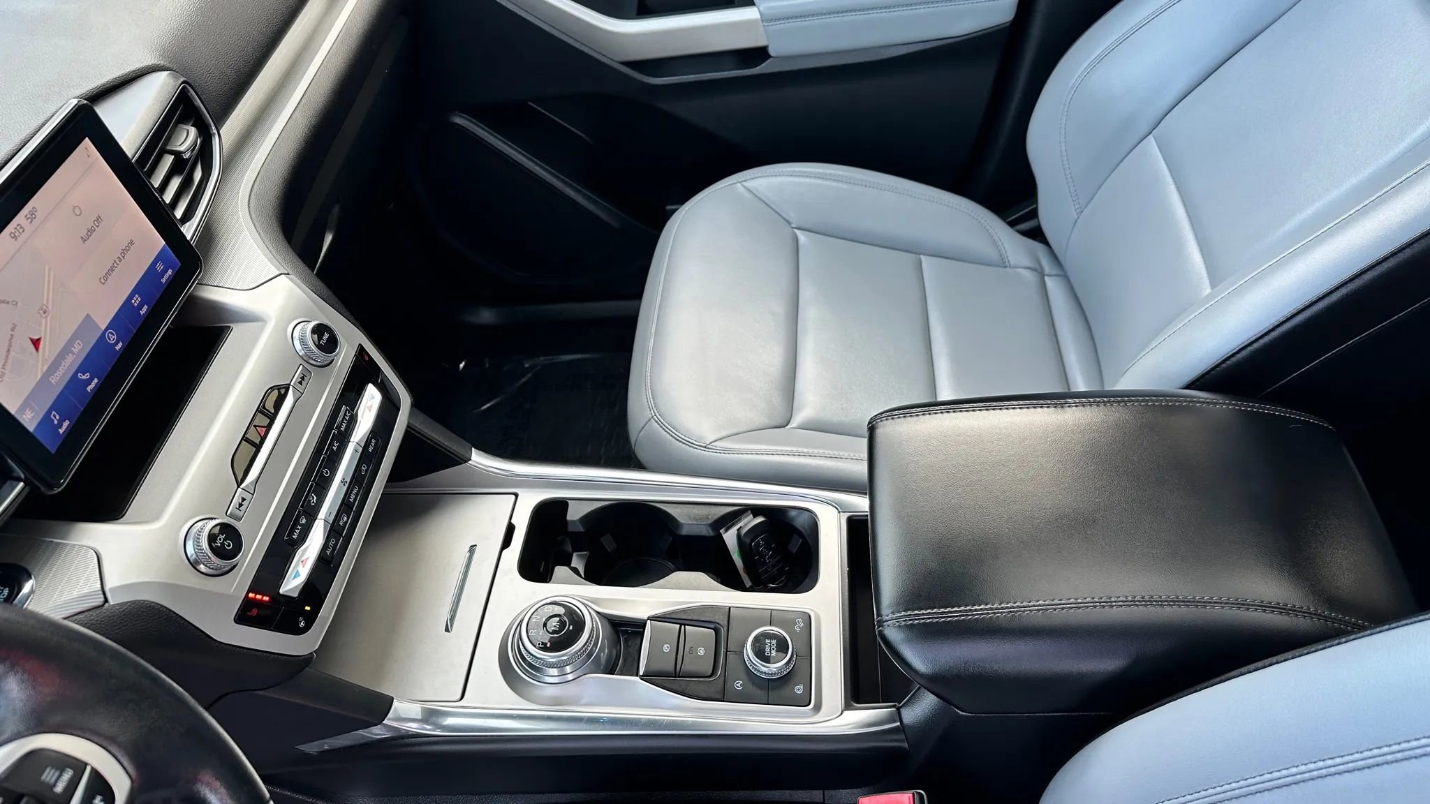 Used 2021 Ford Explorer XLT w/ Equipment Group 202A image 22