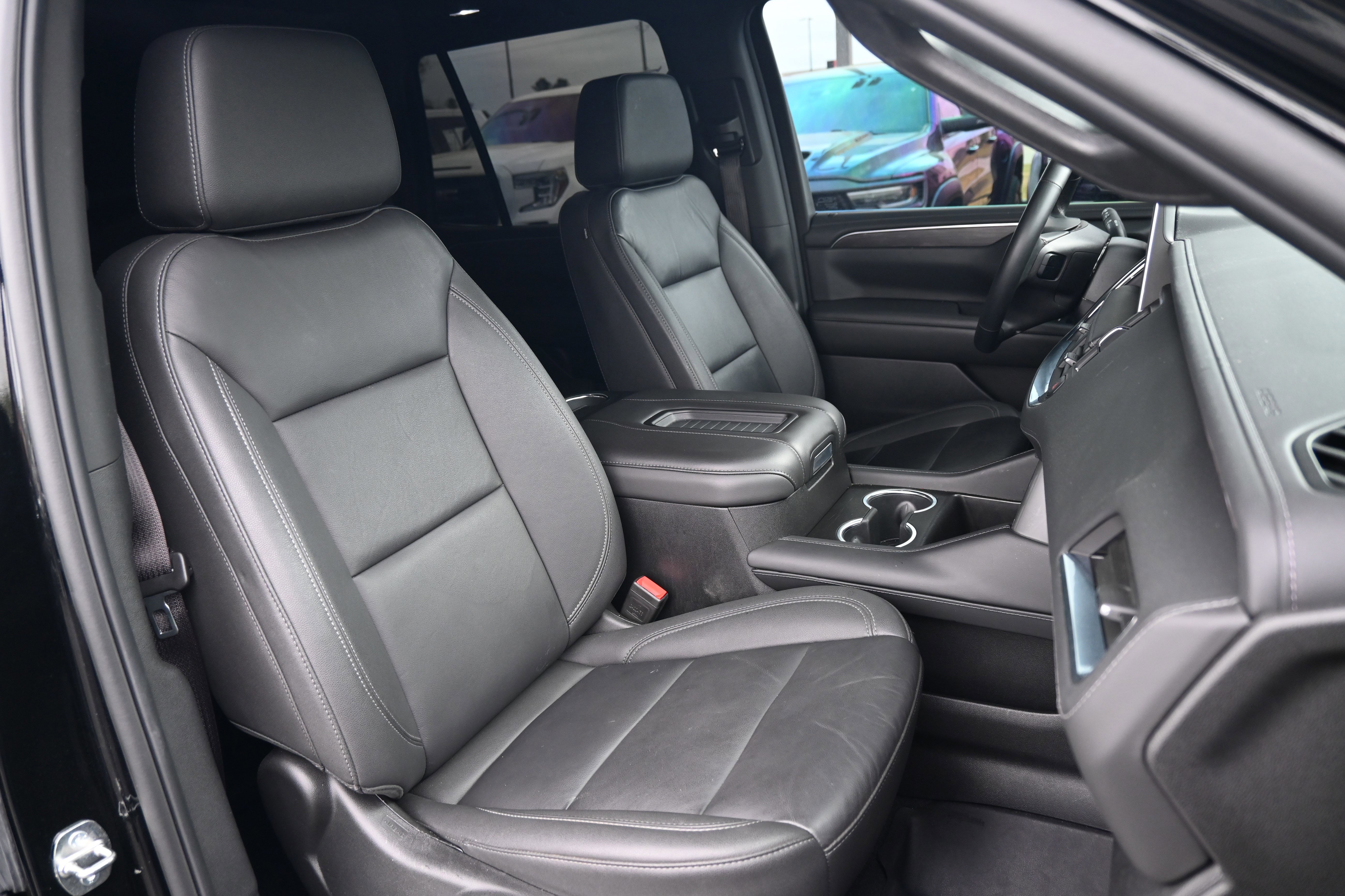 Used 2024 Chevrolet Tahoe Z71 w/ Luxury Package AWD/4WD image 37