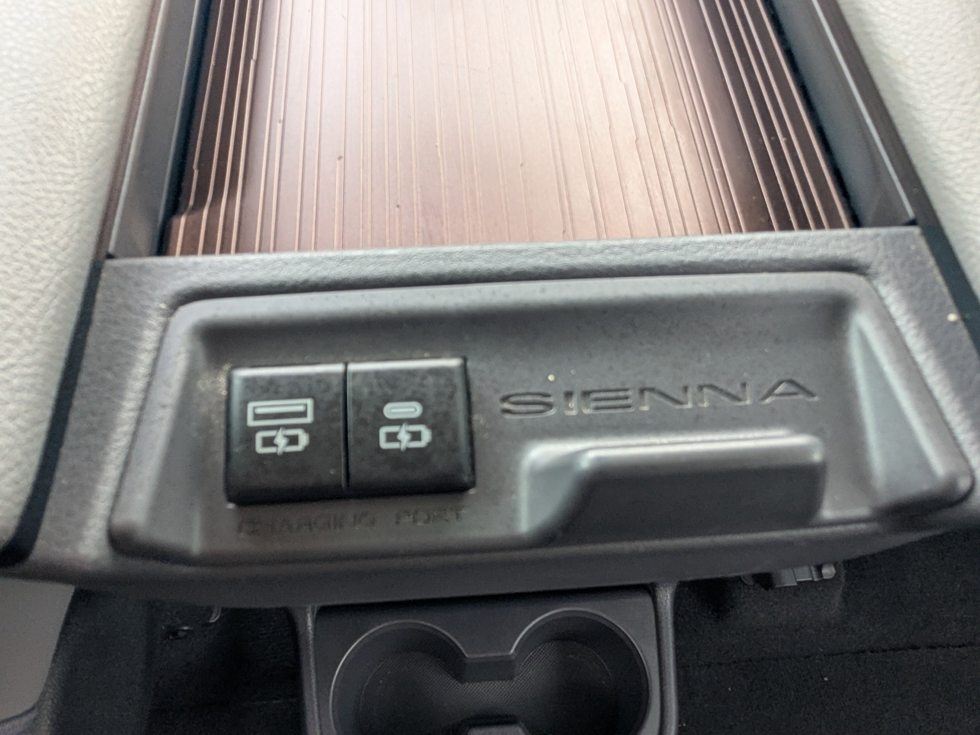 Used 2022 Toyota Sienna XLE FWD image 19
