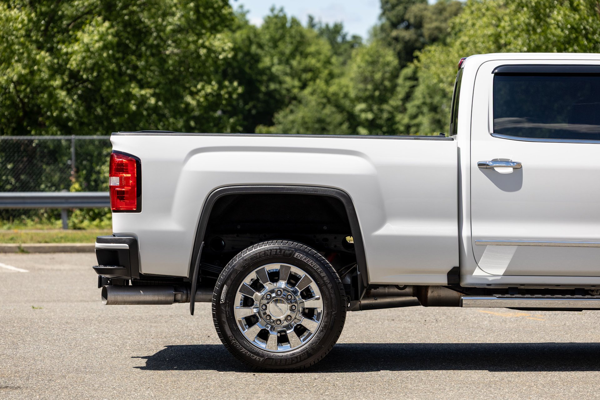 Used 2017 GMC Sierra 2500 Denali w/ Duramax Plus Package AWD/4WD image 15