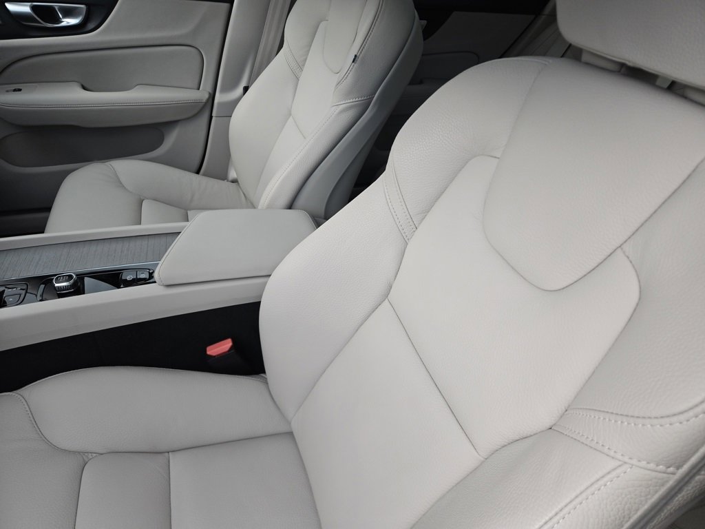 Certified 2024 Volvo V60 B5 Cross Country Plus image 12