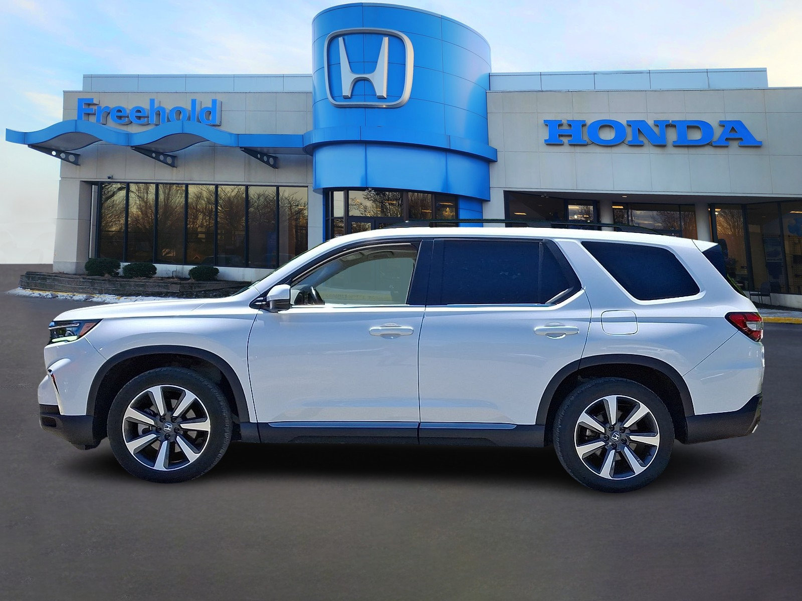 Used 2024 Honda Pilot Elite image 4