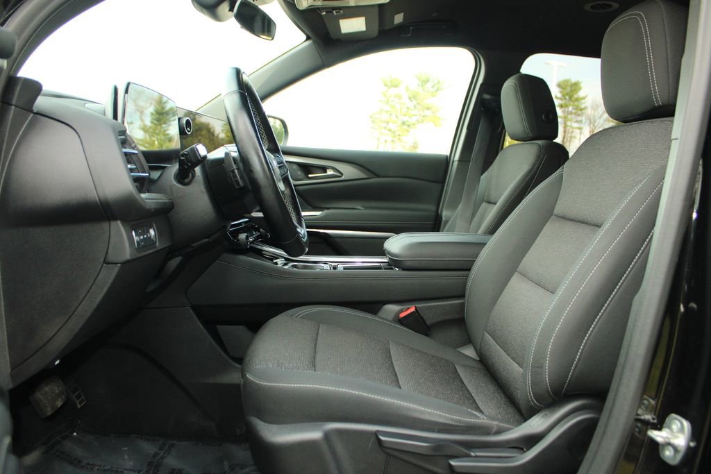 Used 2024 Chevrolet Traverse LS w/ Midnight/Sport Edition image 11