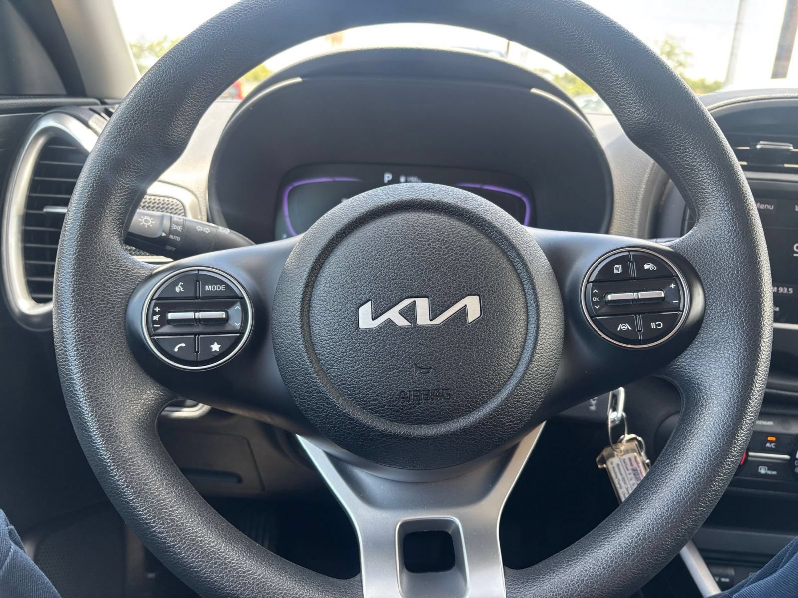 Used 2025 Kia Soul LX w/ LX Technology Package FWD image 25