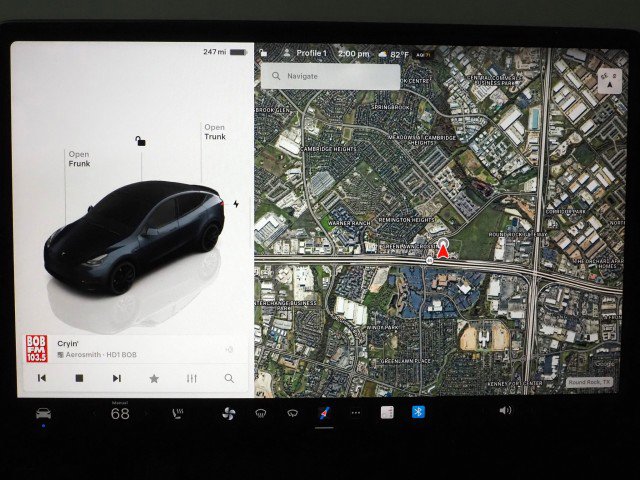 Used 2024 Tesla Model Y Performance image 25