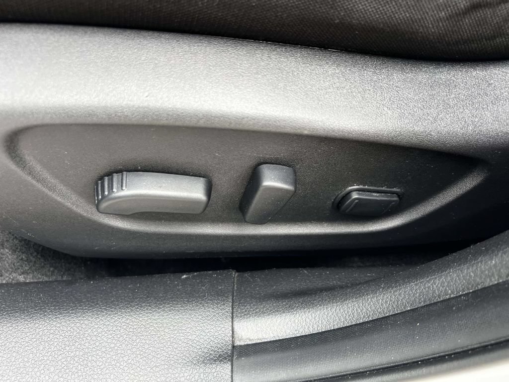 Used 2019 Nissan Rogue SV w/ Sun & Sound Touring Package AWD/4WD image 17
