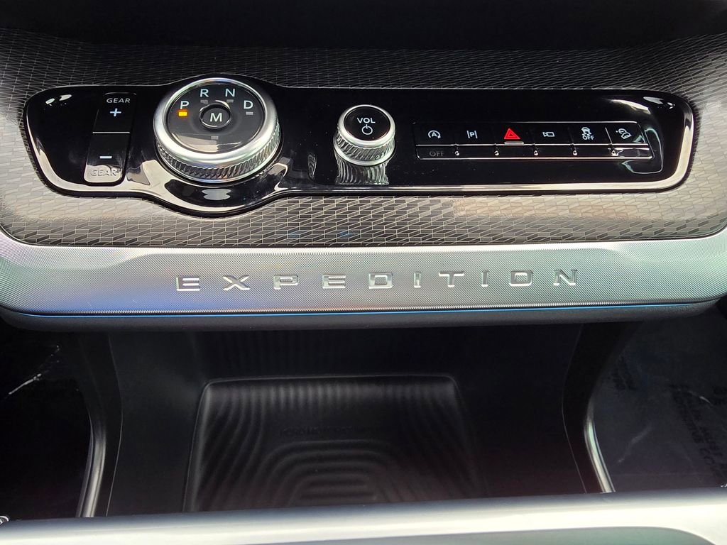 New 2025 Ford Expedition Platinum w/ Stealth Appearance Package image 38