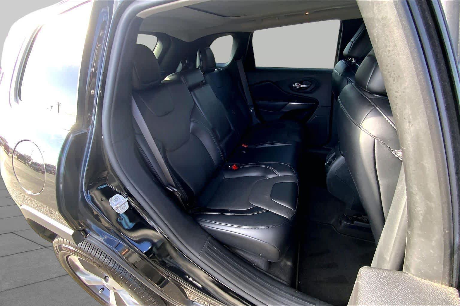 Used 2022 Jeep Cherokee Limited AWD/4WD image 20