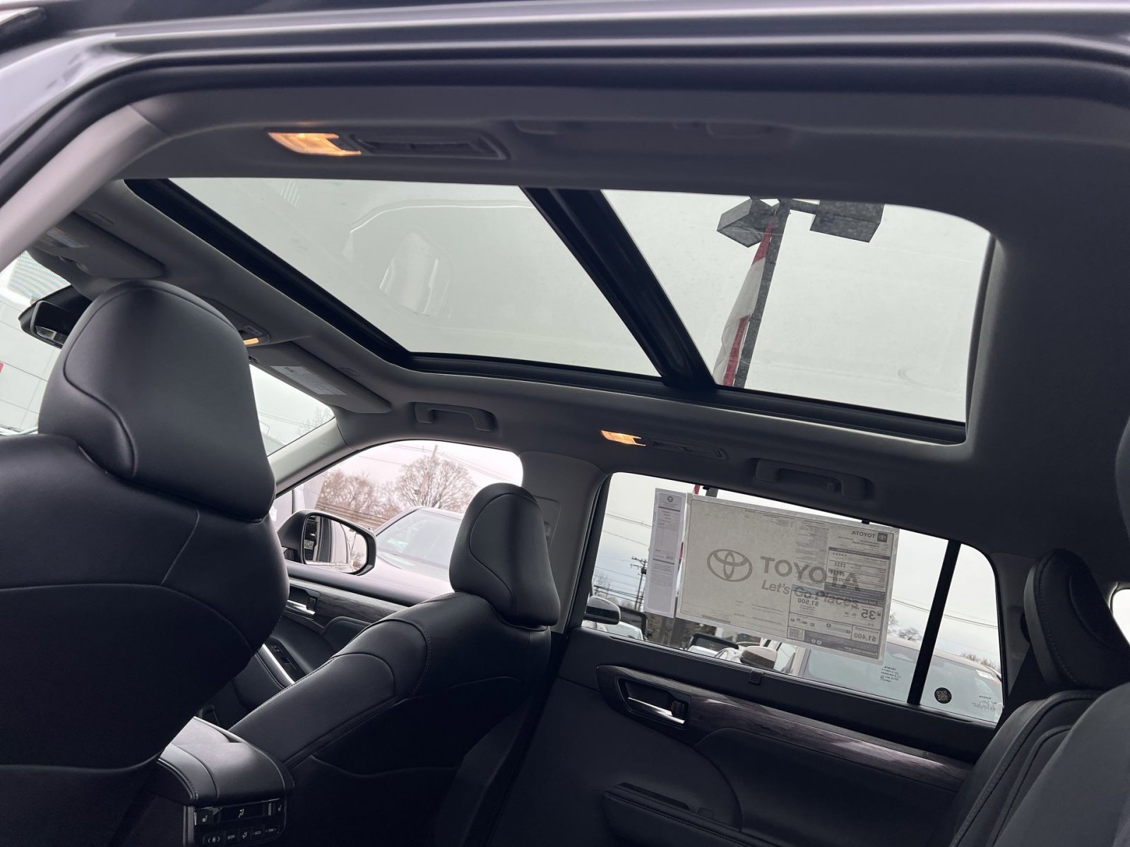 New 2026 Toyota Highlander Platinum image 18