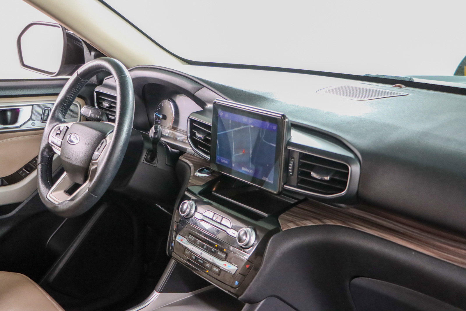 Used 2022 Ford Explorer Limited image 26