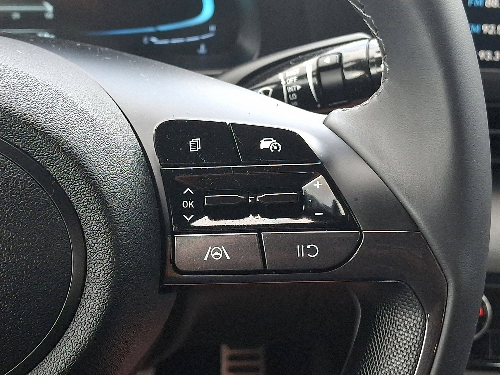 Certified 2025 Hyundai Elantra Sport FWD image 21