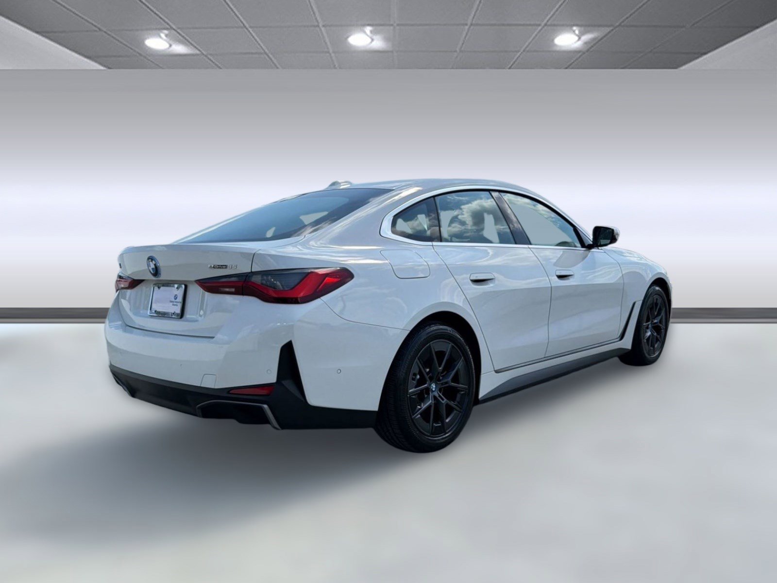 Used 2023 BMW i4 eDrive35 w/ Premium Package image 9
