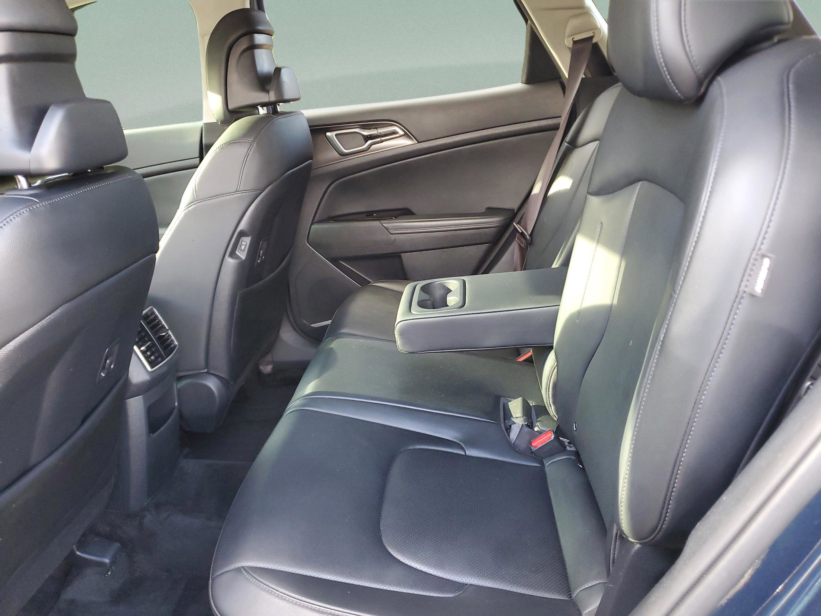 Used 2024 Kia Sportage EX image 7