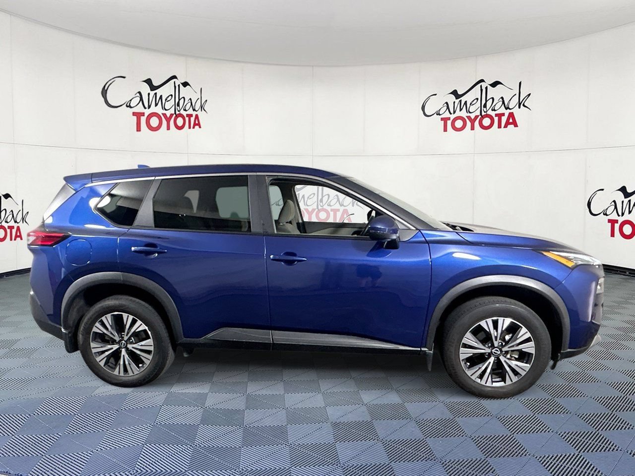 Used 2023 Nissan Rogue SV FWD image 8