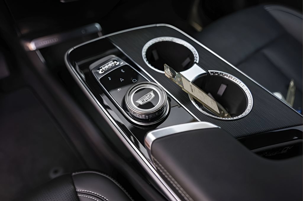 Certified 2024 Cadillac Lyriq Luxury AWD/4WD image 17