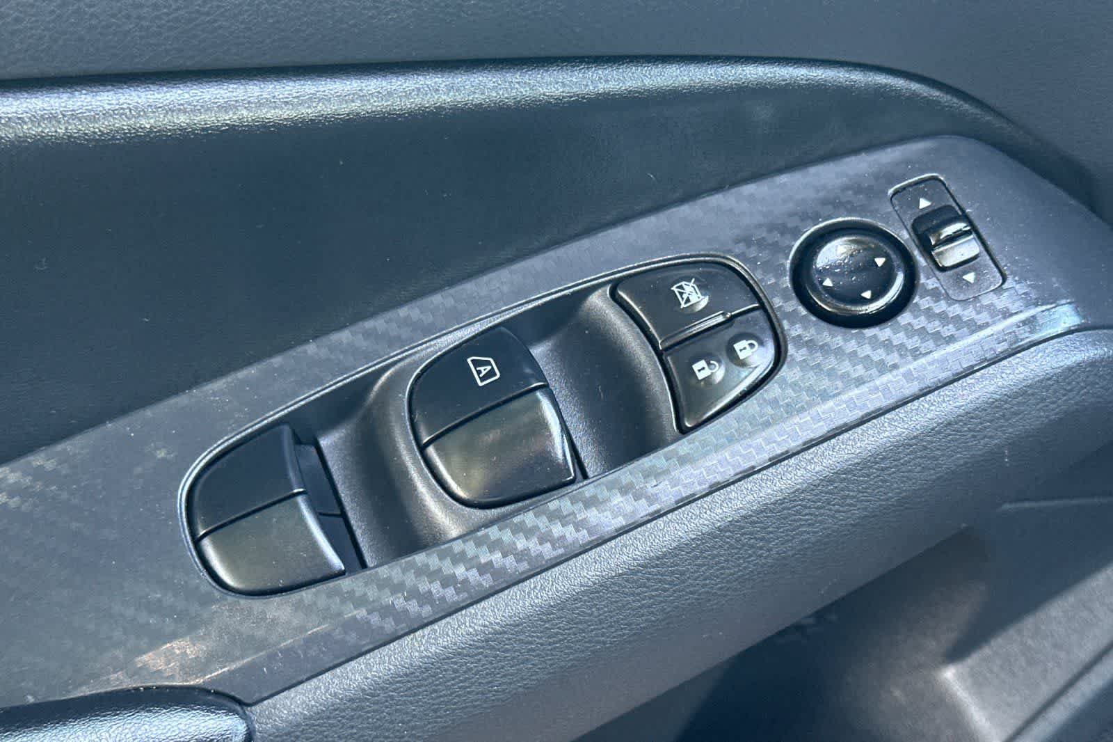 Used 2025 Nissan Altima 2.5 SV FWD image 12