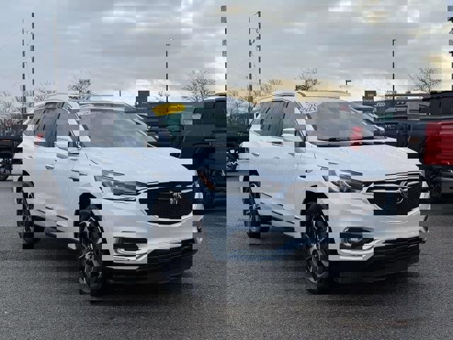 Used 2021 Buick Enclave Essence w/ Sport Touring Edition image 4